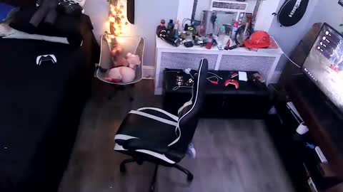 Snapshot of papian0 chatting on 10/04/25, 01:14 papian0 online show from 10/04/25, 01:14