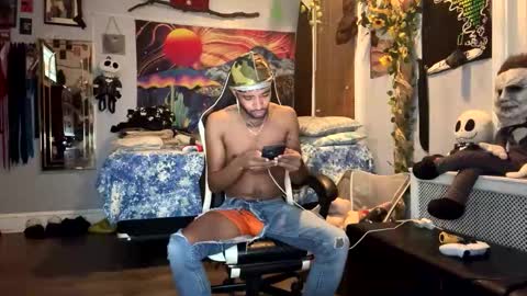 Snapshot of papian0 chatting on 10/15/25, 12:11 papian0 online show from 10/15/25, 12:11