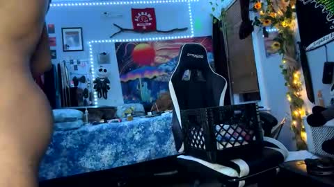 Snapshot of papian0 chatting on 10/16/25, 12:33 papian0 online show from 10/16/25, 12:33