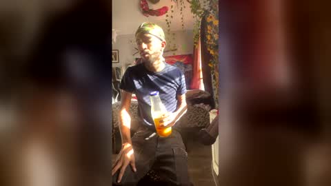 Snapshot of papian0 chatting on 11/24/25, 05:56 papian0 online show from 11/24/25, 05:56