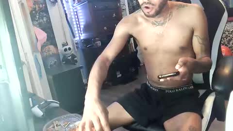 Snapshot of papian0 chatting on 11/25/25, 10:54 papian0 online show from 11/25/25, 10:54