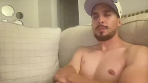 papicubano_guapo23cm online show from 06/11/26, 04:43