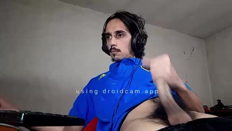 Snapshot of papito20cm chatting on 09/17/25, 02:57 Lau online show from 09/17/25, 02:57