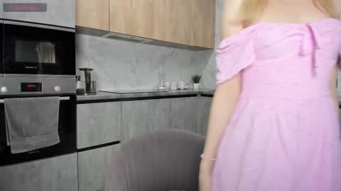 Melena online show from 11/25/25, 08:36