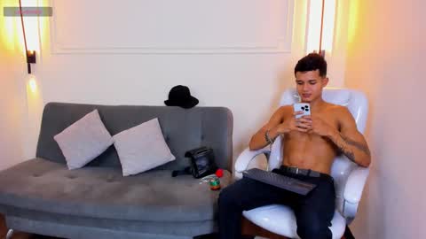 Snapshot of paradise_boy_s chatting on 11/20/25, 09:03 Ryan And Casper online show from 11/20/25, 09:03