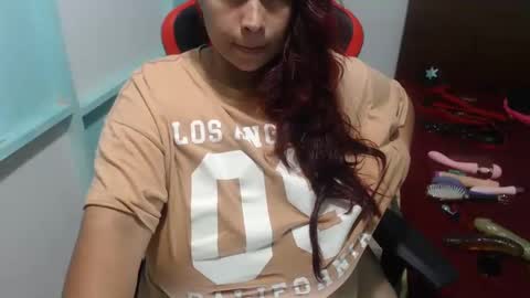 Snapshot of pareja_explosivasexx chatting on 11/11/25, 05:29 Luna online show from 11/11/25, 05:29