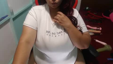 Snapshot of pareja_explosivasexx chatting on 11/18/25, 07:29 Luna online show from 11/18/25, 07:29