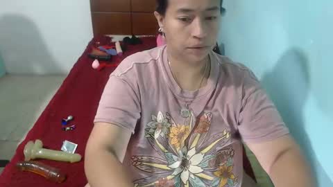 Snapshot of pareja_explosivasexx chatting on 12/02/25, 08:41 Luna online show from 12/02/25, 08:41