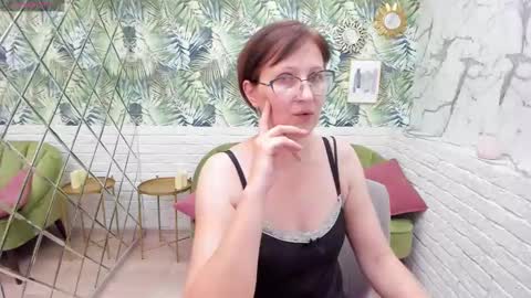 Snapshot of paris_cherry chatting on 12/09/24, 11:24 Paris online show from 12/09/24, 11:24