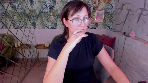 Snapshot of paris_cherry chatting on 01/06/25, 08:18 Paris online show from 01/06/25, 08:18