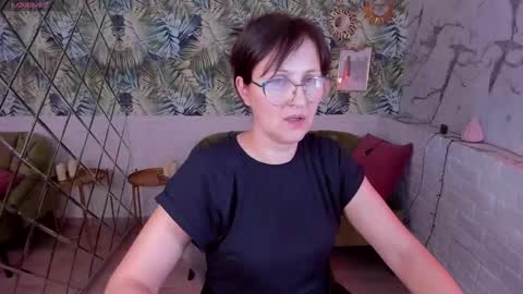 Snapshot of paris_cherry chatting on 01/07/25, 02:42 Paris online show from 01/07/25, 02:42