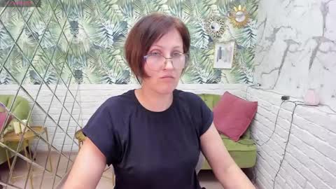 Snapshot of paris_cherry chatting on 01/08/25, 11:30 Paris online show from 01/08/25, 11:30