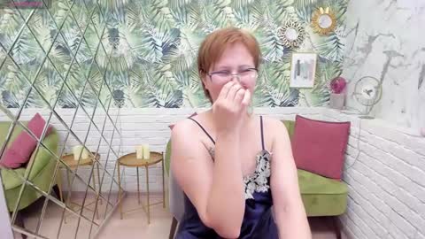 Snapshot of paris_cherry chatting on 01/27/25, 11:43 Paris online show from 01/27/25, 11:43