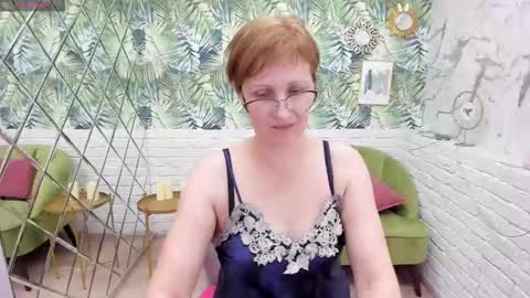 Snapshot of paris_cherry chatting on 02/02/25, 02:27 Paris online show from 02/02/25, 02:27
