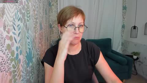 Snapshot of paris_cherry chatting on 02/20/25, 01:08 Paris online show from 02/20/25, 01:08