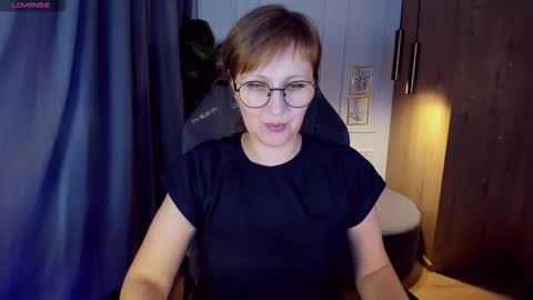 Snapshot of paris_cherry chatting on 02/22/25, 07:47 Paris online show from 02/22/25, 07:47
