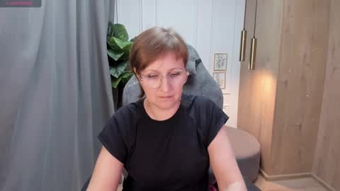 Snapshot of paris_cherry chatting on 02/23/25, 04:46 Paris online show from 02/23/25, 04:46