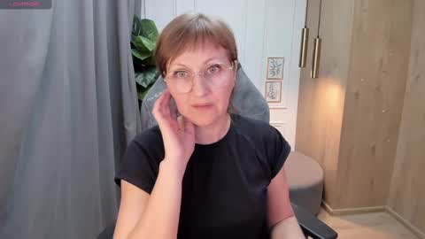 Snapshot of paris_cherry chatting on 02/23/25, 07:49 Paris online show from 02/23/25, 07:49