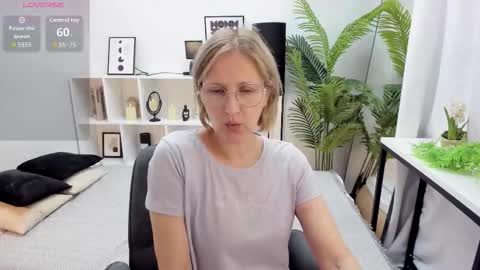 Paris online show from 09/22/25, 08:00