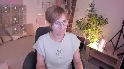 Snapshot of paris_cherry chatting on 01/17/26, 12:32 Paris online show from 01/17/26, 12:32