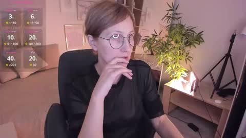Snapshot of paris_cherry chatting on 01/18/26, 12:53 Paris online show from 01/18/26, 12:53