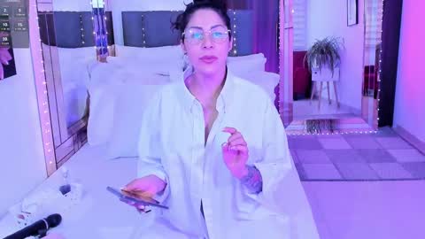 Mia online show from 03/09/25, 03:32