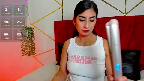 paris_evans_01 online show from 11/25/25, 12:38