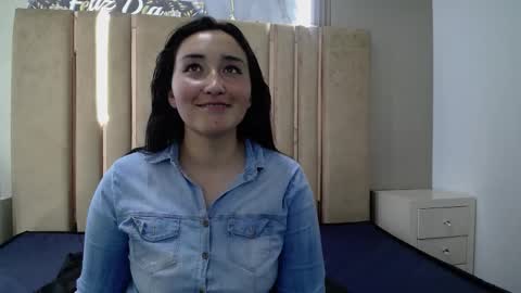 Snapshot of paris_love19 chatting on 11/23/25, 07:24 kitty online show from 11/23/25, 07:24