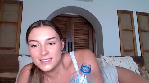 Snapshot of parisbabyxox chatting on 12/18/24, 01:15 ParisBabyxox online show from 12/18/24, 01:15