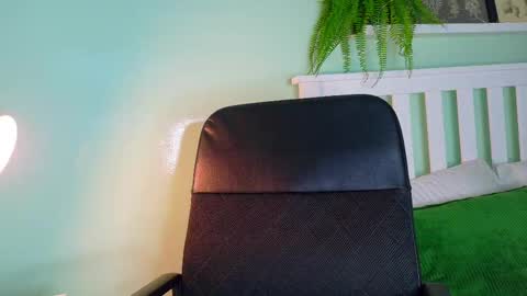 Snapshot of parisfox_ chatting on 11/10/25, 07:46 PARIS online show from 11/10/25, 07:46