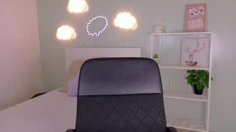 Snapshot of parisfox_ chatting on 11/29/25, 08:34 PARIS online show from 11/29/25, 08:34