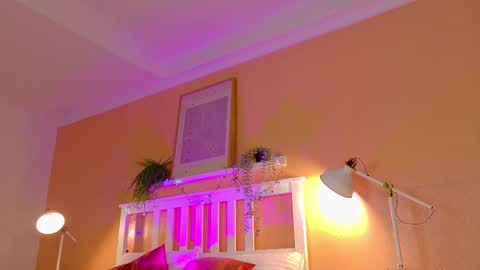 Snapshot of parisfox_ chatting on 12/16/25, 09:42 PARIS online show from 12/16/25, 09:42