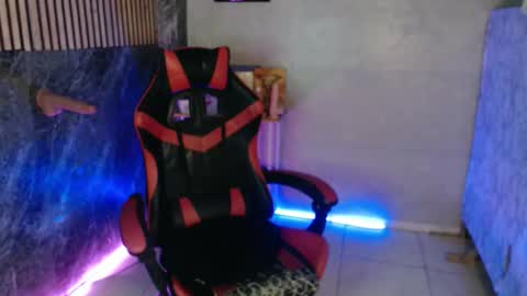 Snapshot of parkseo_yeon chatting on 09/13/25, 12:21 HENRY online show from 09/13/25, 12:21