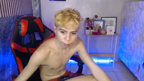 Snapshot of parkseo_yeon chatting on 09/24/25, 07:23 HENRY online show from 09/24/25, 07:23