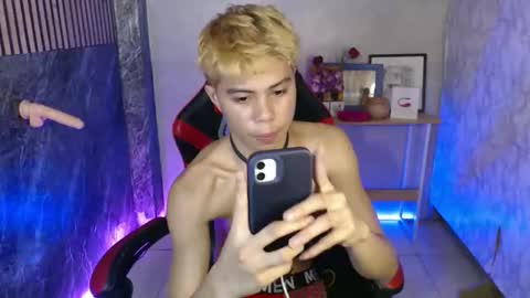 Snapshot of parkseo_yeon chatting on 09/27/25, 08:41 HENRY online show from 09/27/25, 08:41