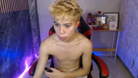 Snapshot of parkseo_yeon chatting on 09/29/25, 12:49 HENRY online show from 09/29/25, 12:49