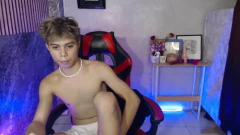 Snapshot of parkseo_yeon chatting on 10/07/25, 06:54 HENRY online show from 10/07/25, 06:54