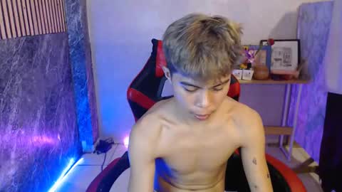 Snapshot of parkseo_yeon chatting on 10/23/25, 04:28 HENRY online show from 10/23/25, 04:28