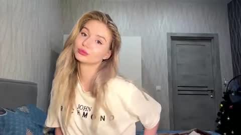 Milana online show from 07/04/26, 05:41