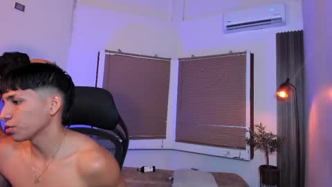 Snapshot of party_guyssex chatting on 10/09/25, 02:53 liampacoyosh and erick online show from 10/09/25, 02:53