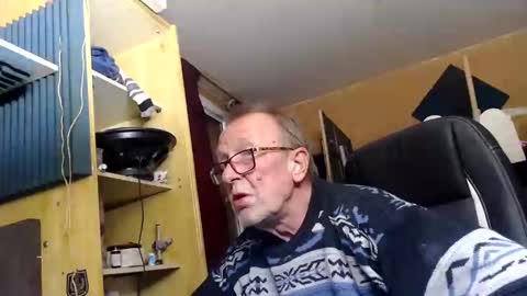 Snapshot of pascal88881 chatting on 12/01/24, 07:36 pascal88881 online show from 12/01/24, 07:36