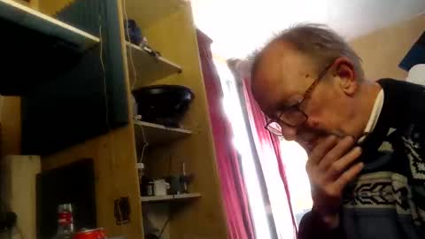 Snapshot of pascal88881 chatting on 12/06/24, 12:05 pascal88881 online show from 12/06/24, 12:05