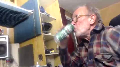 Snapshot of pascal88881 chatting on 12/08/24, 11:08 pascal88881 online show from 12/08/24, 11:08