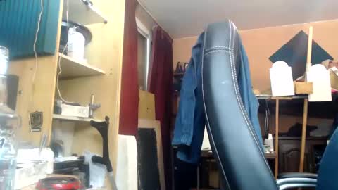 Snapshot of pascal88881 chatting on 12/10/24, 10:47 pascal88881 online show from 12/10/24, 10:47