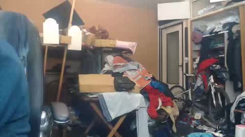 Snapshot of pascal88881 chatting on 12/11/24, 05:00 pascal88881 online show from 12/11/24, 05:00