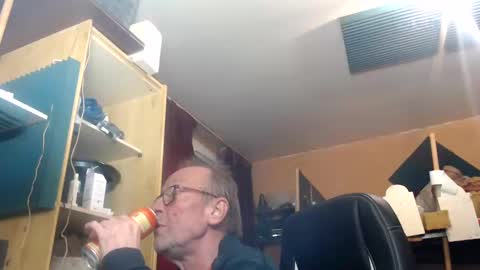 Snapshot of pascal88881 chatting on 12/13/24, 10:45 pascal88881 online show from 12/13/24, 10:45