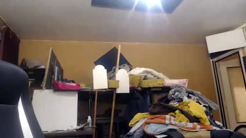 Snapshot of pascal88881 chatting on 12/15/24, 02:05 pascal88881 online show from 12/15/24, 02:05