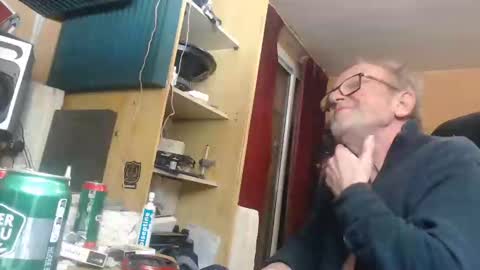 Snapshot of pascal88881 chatting on 12/17/24, 01:29 pascal88881 online show from 12/17/24, 01:29