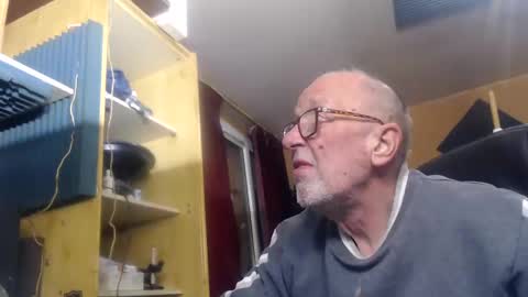 Snapshot of pascal88881 chatting on 12/28/24, 12:04 pascal88881 online show from 12/28/24, 12:04