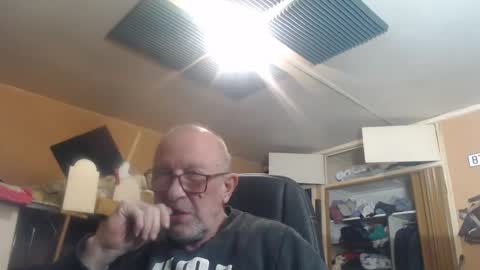 Snapshot of pascal88881 chatting on 12/29/24, 02:06 pascal88881 online show from 12/29/24, 02:06